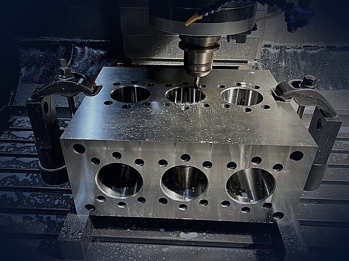 Oil & gas piston pump head